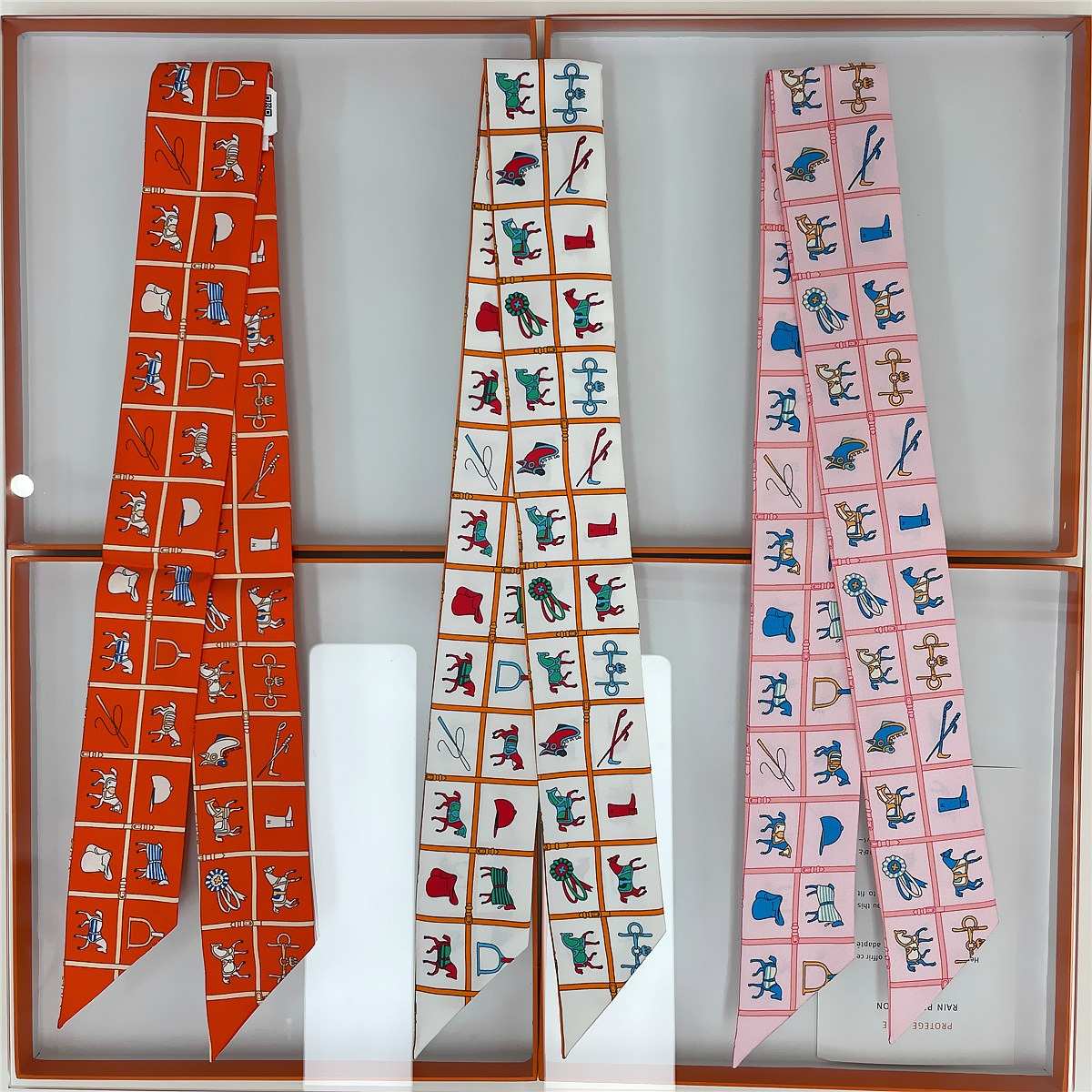 Silk Twilly- Couvertures Et Tenues De Jour