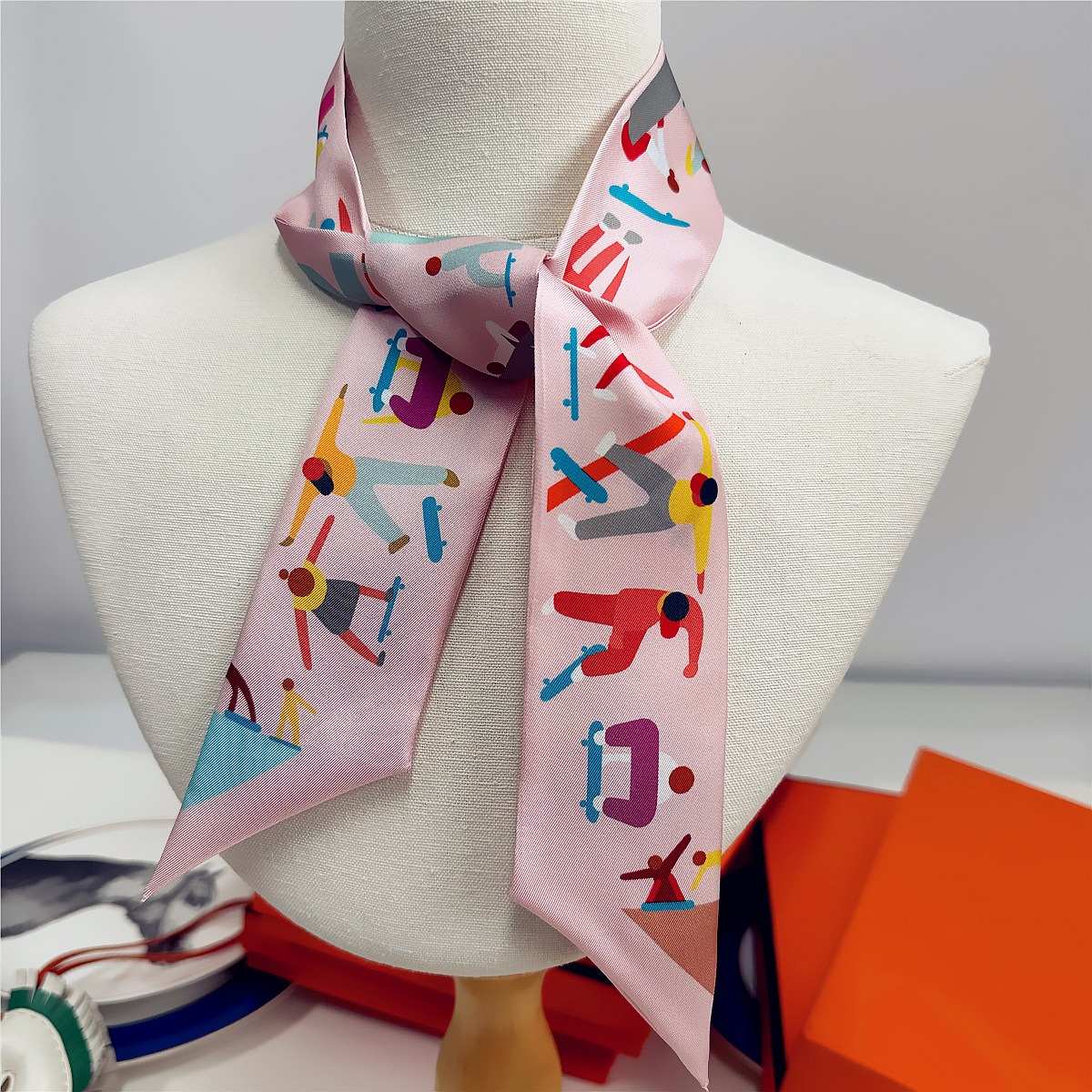 Silk Twilly- Figures libres