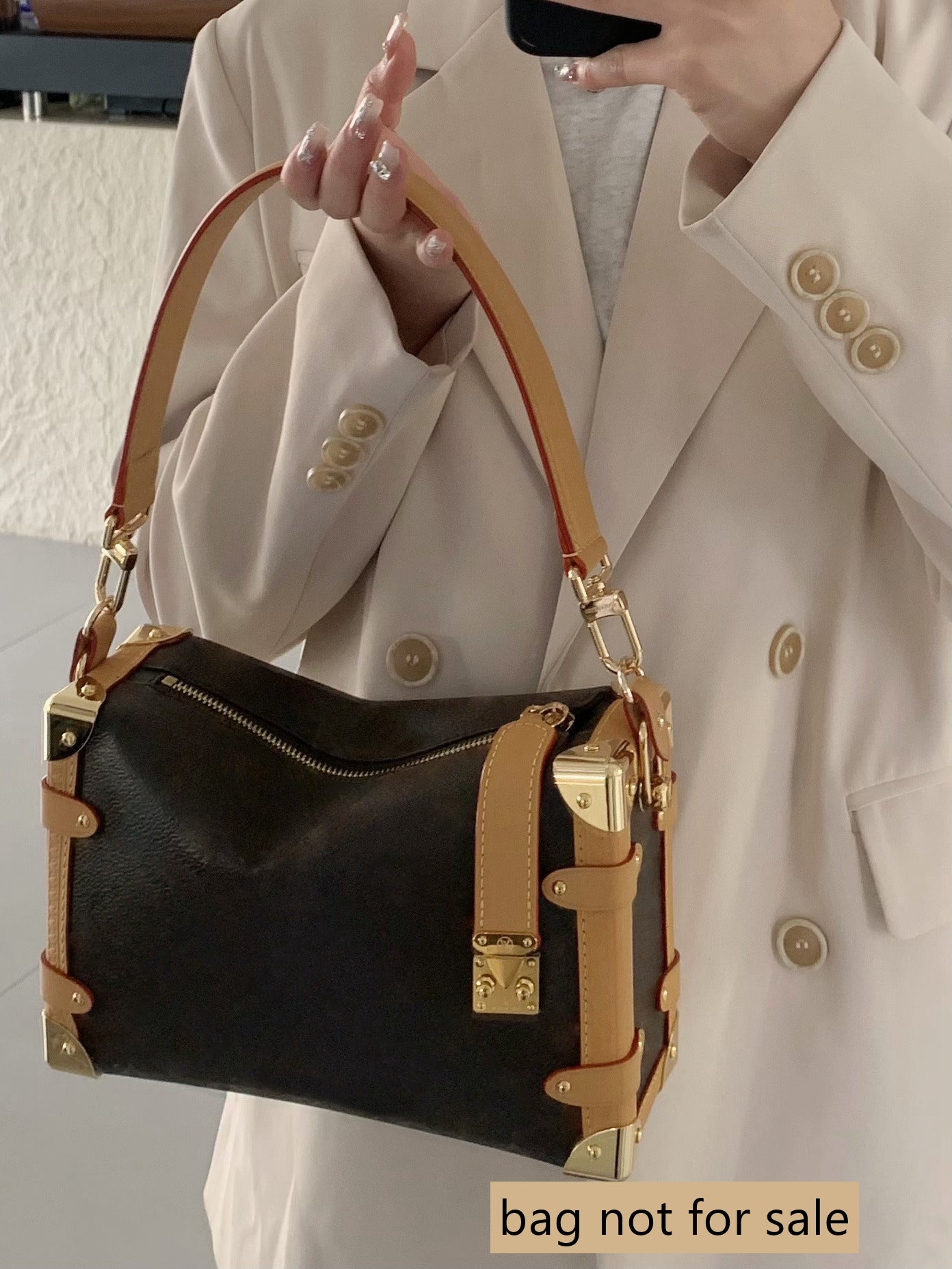 Anti-wear Leather Buckle/ Protector for LV side trunk