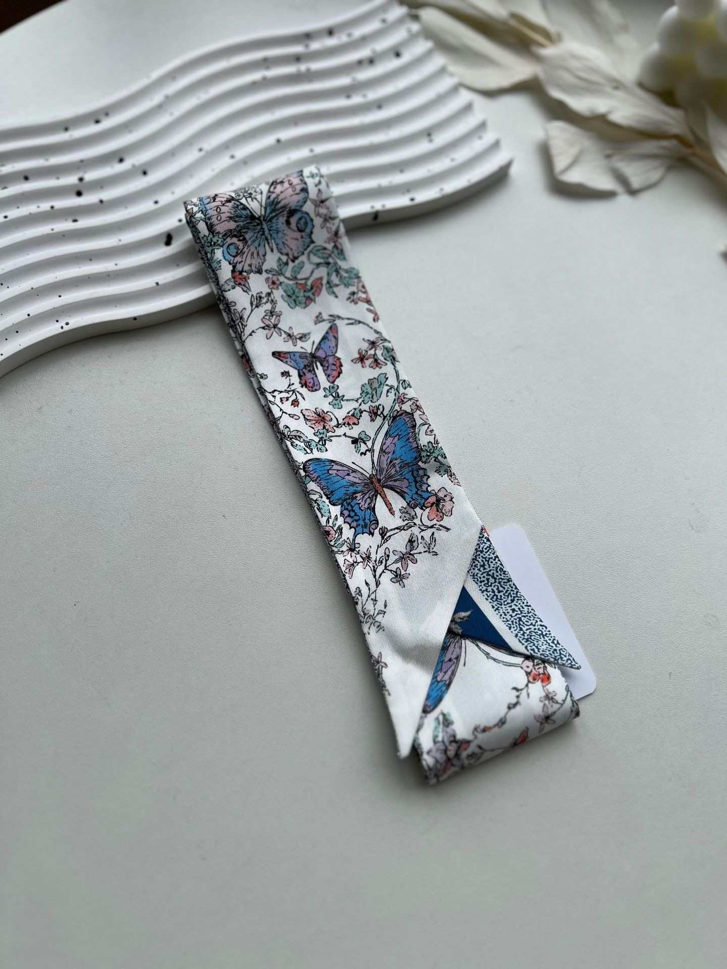 Silk Twilly- Toile de Jouy Papillon Mitzah
