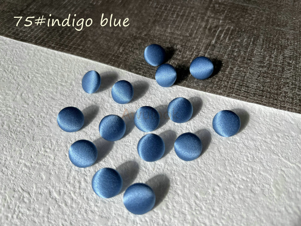 Marineblaue/blaue Seiden-Charmeuse-Knöpfe