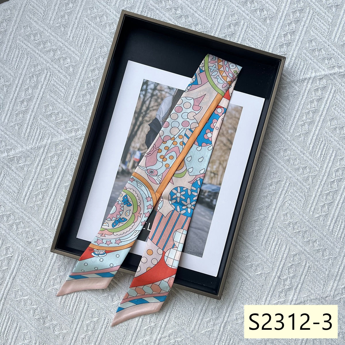 Silk Twilly，86cm× 5cm, S2312