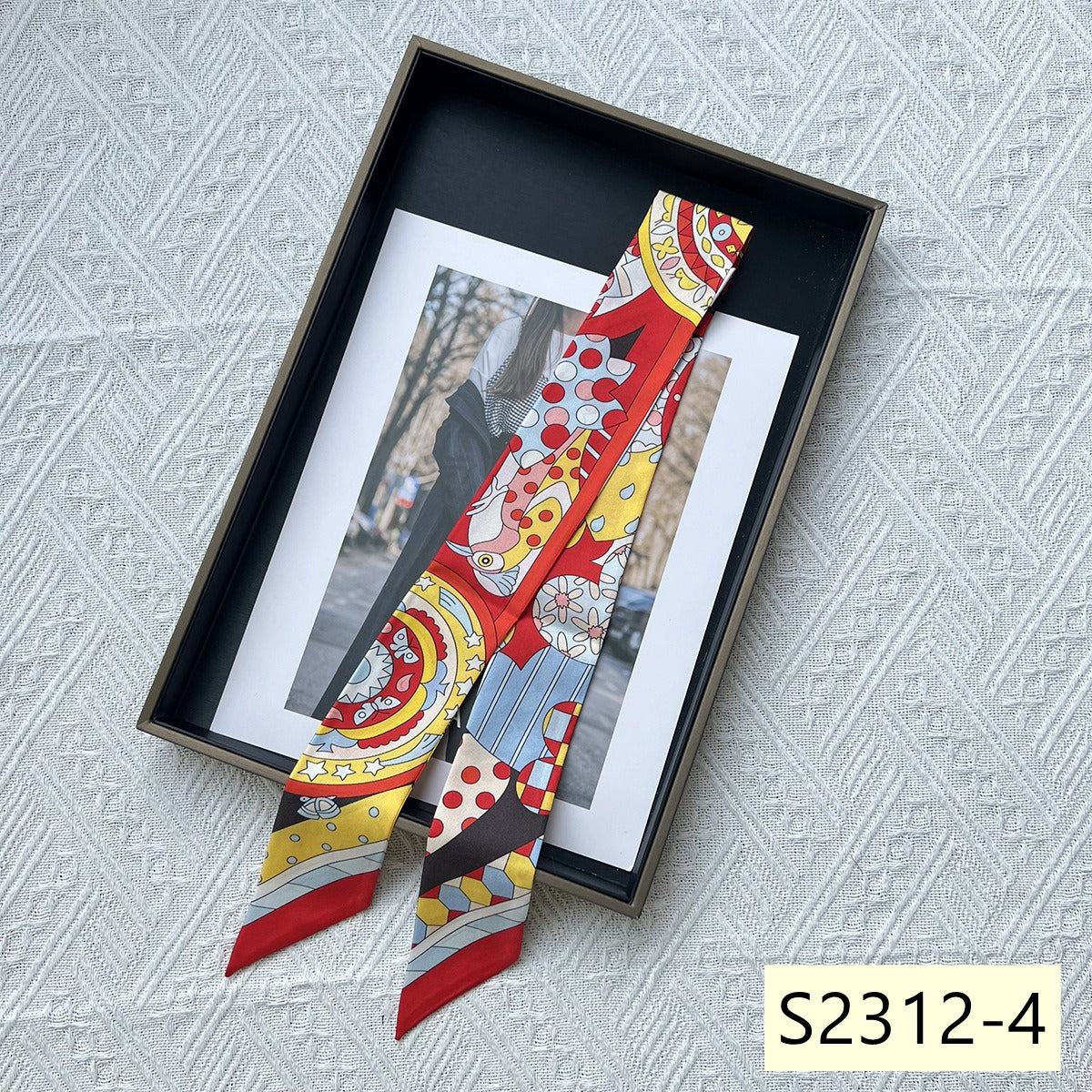 Silk Twilly，86cm× 5cm, S2312