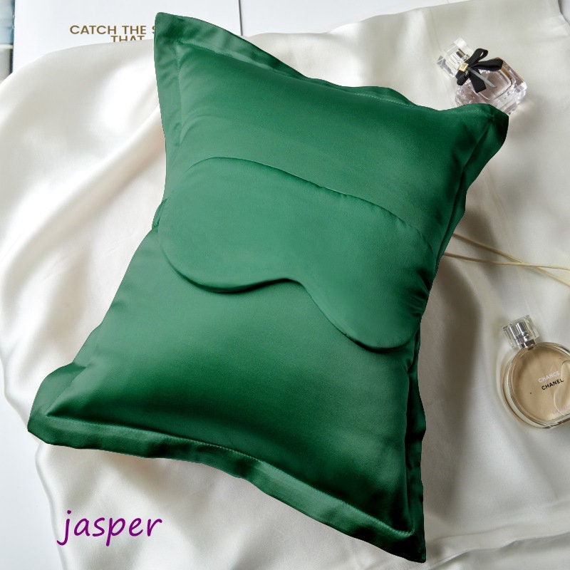 Mulberry Silk Throw pillow and eye mask - Awulook
